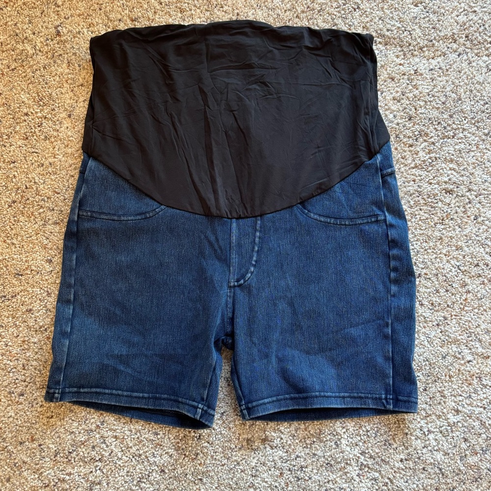 Maternity skinny shorts